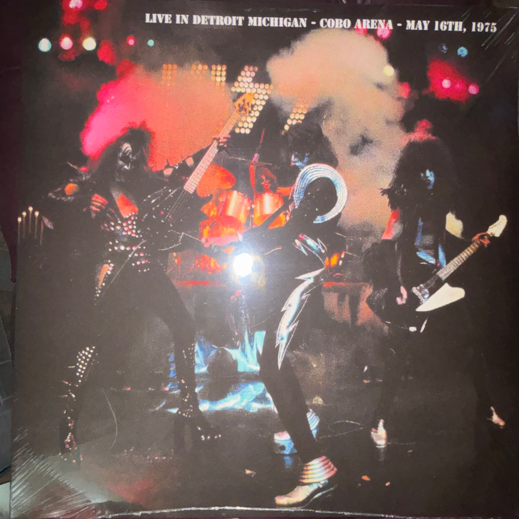 KISS, LIVE IN DETROIT MICHIGAN, COBO ARENA, 16 May 1975 3LP PINK COLOR VINYL SET (Copy)